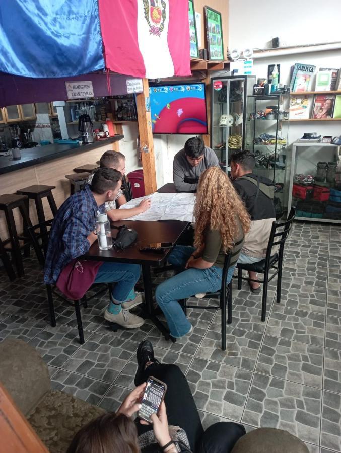 Andes Hostel Huaraz  Exteriör bild