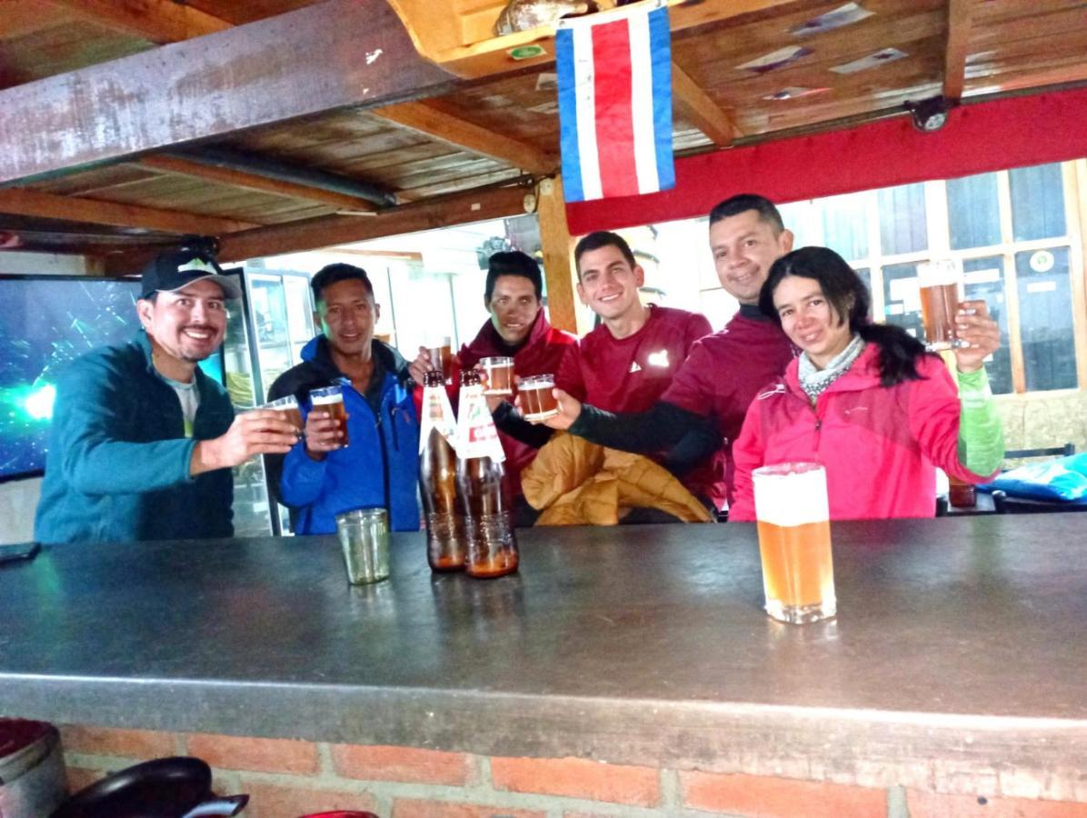 Andes Hostel Huaraz  Exteriör bild